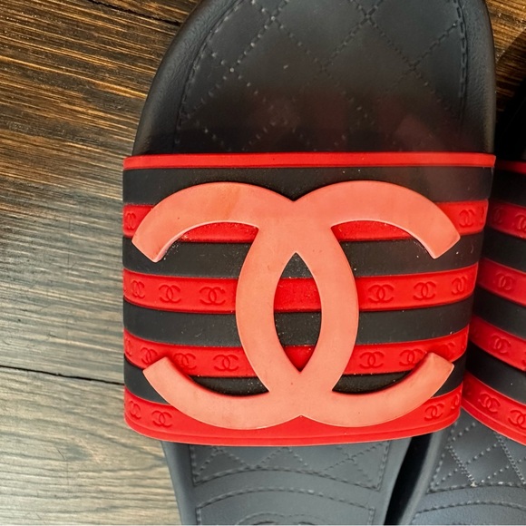 Chanel CC Flat Slide Rubber Sandals - Picture 5 of 13